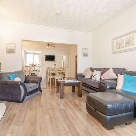 Sail Lodge Скарбъро Екстериор снимка
