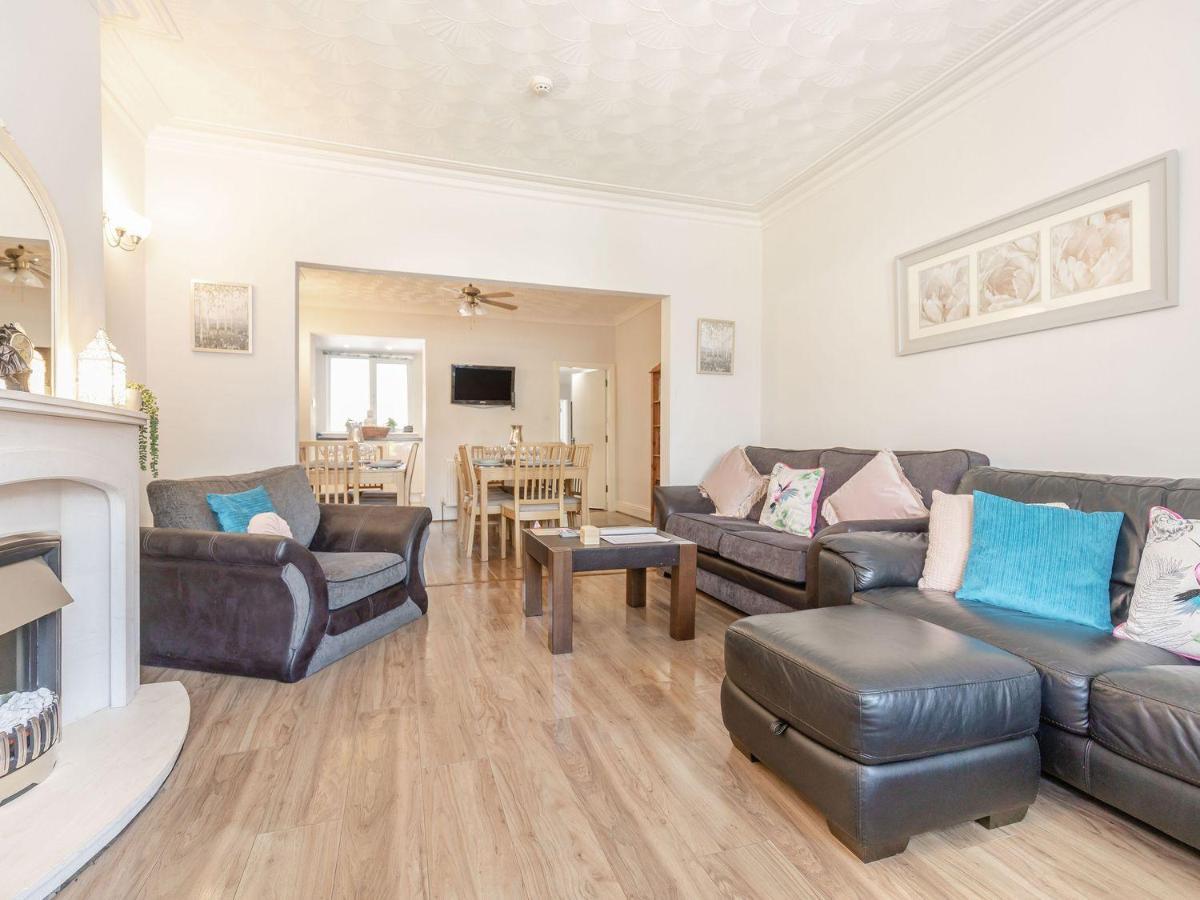Sail Lodge Скарбъро Екстериор снимка