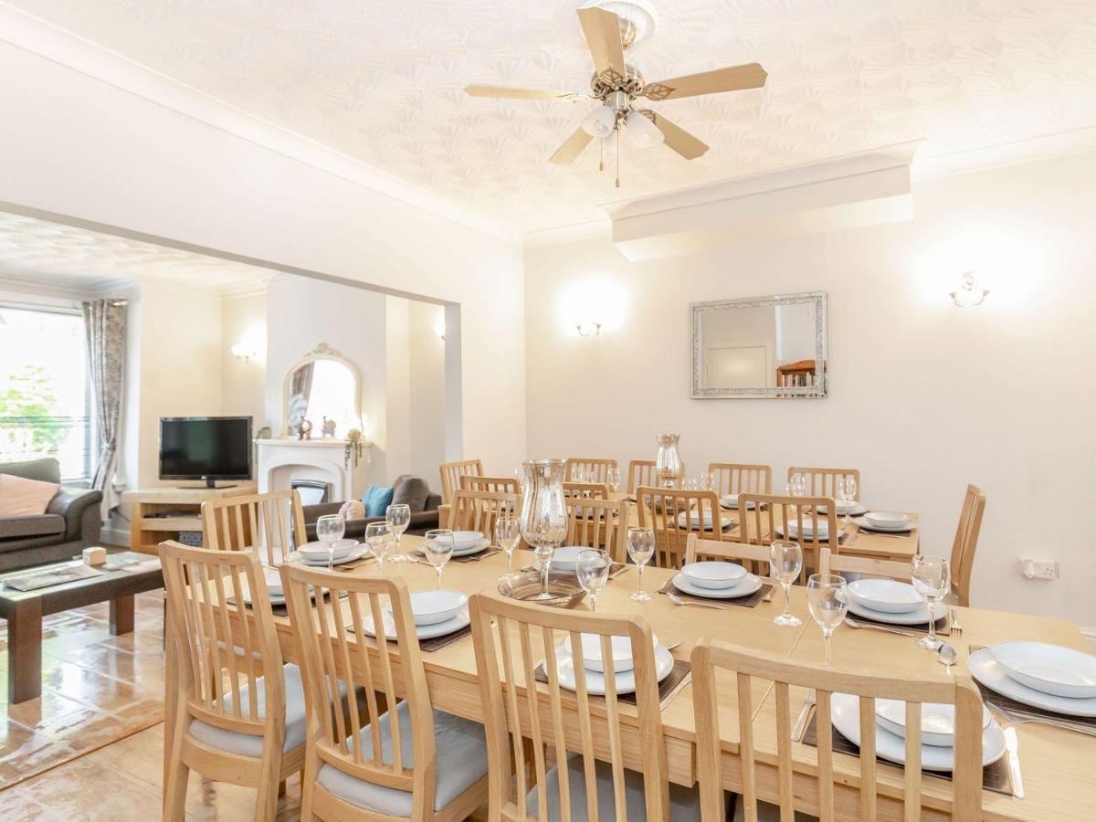 Sail Lodge Скарбъро Екстериор снимка