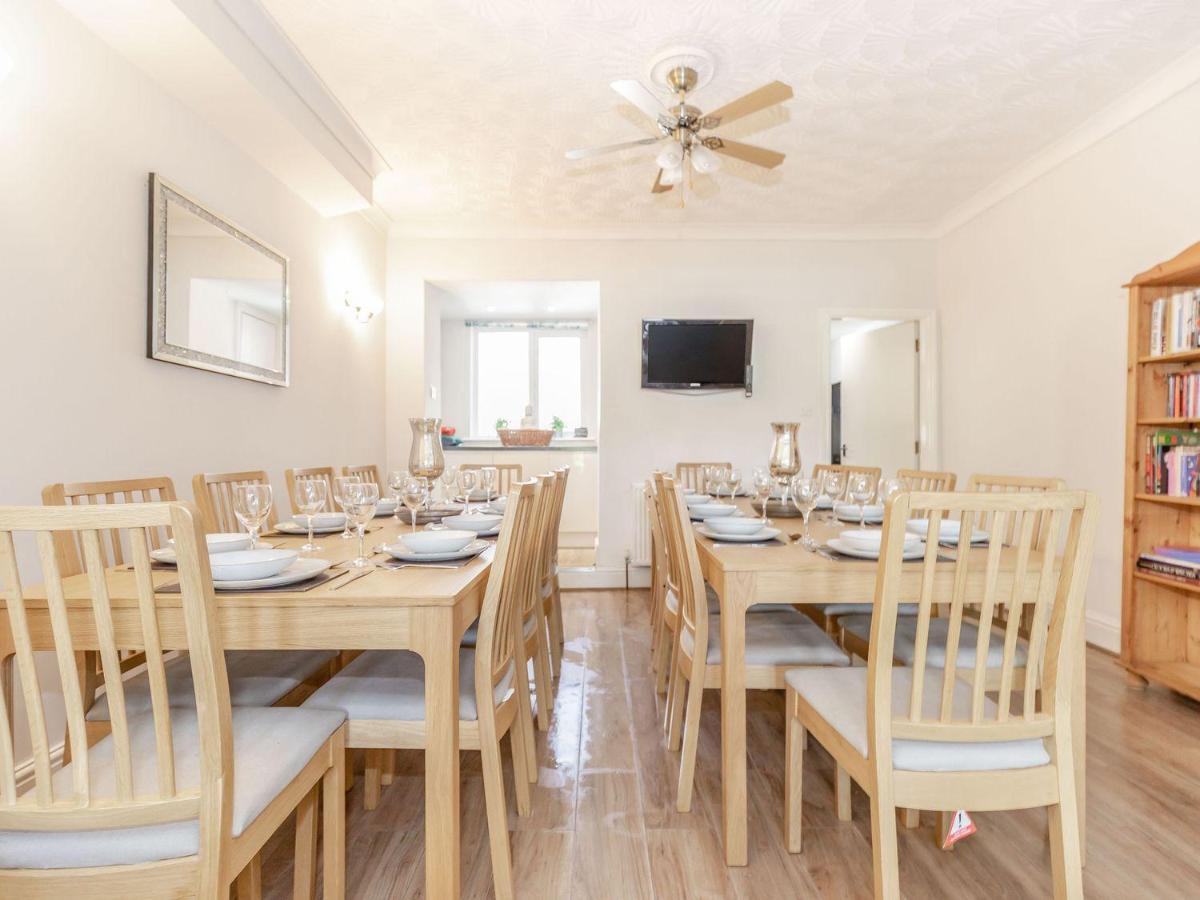 Sail Lodge Скарбъро Екстериор снимка