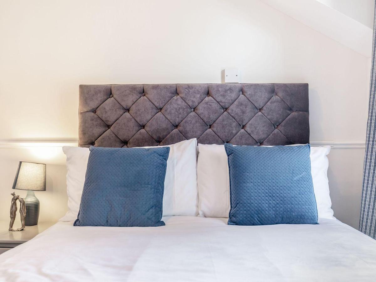 Sail Lodge Скарбъро Екстериор снимка