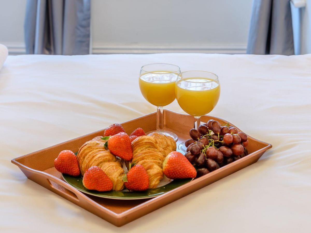 Sail Lodge Скарбъро Екстериор снимка