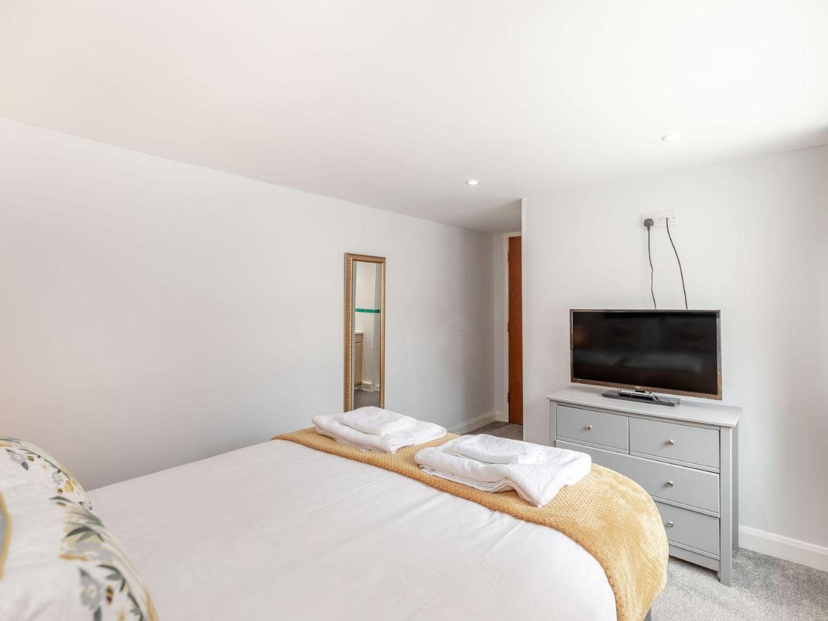 Sail Lodge Скарбъро Екстериор снимка