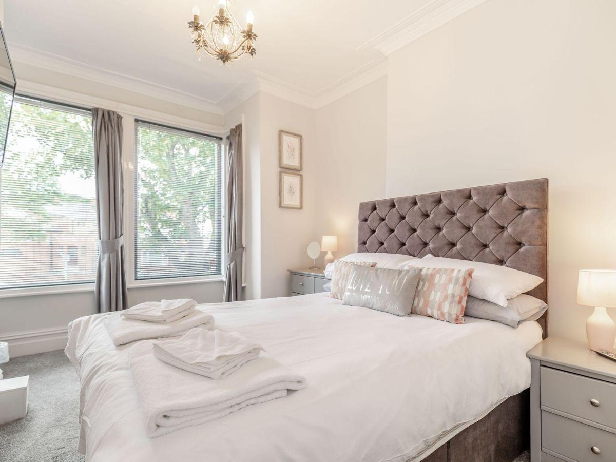 Sail Lodge Скарбъро Екстериор снимка